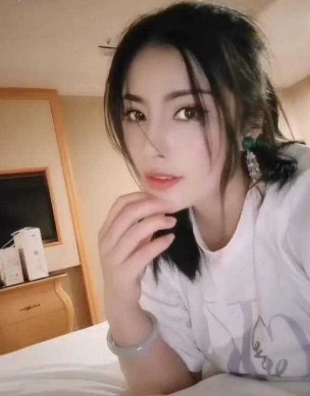 成熟御姐风的小姐姐