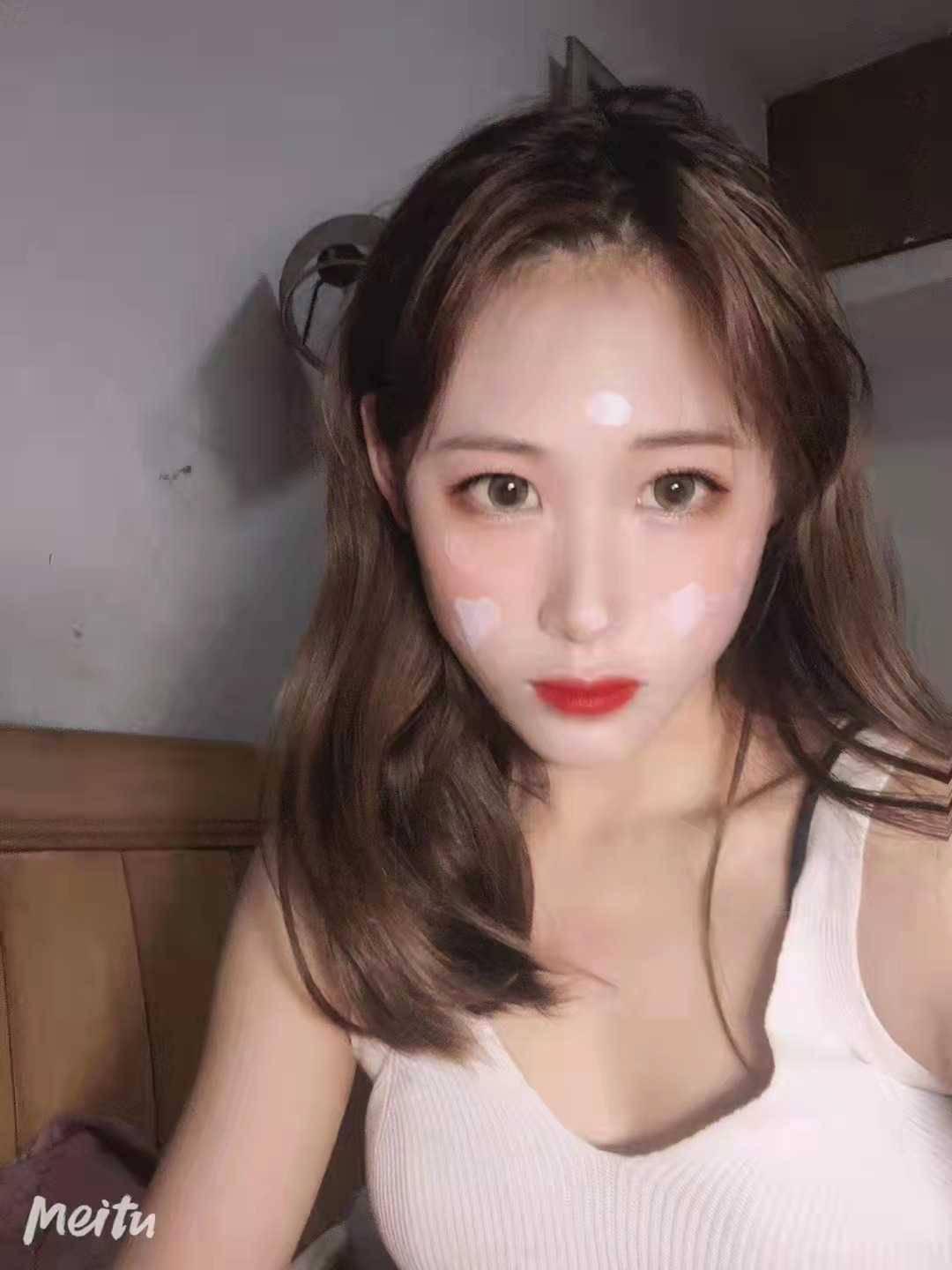 初次下海的兼职美女